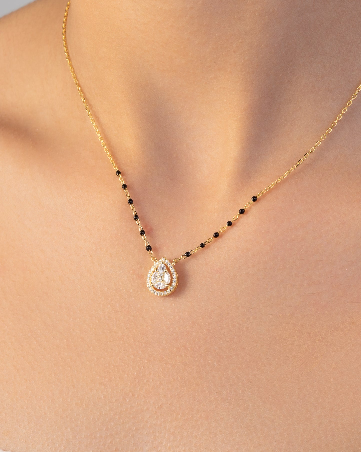 LORI | BLACK BEEDS